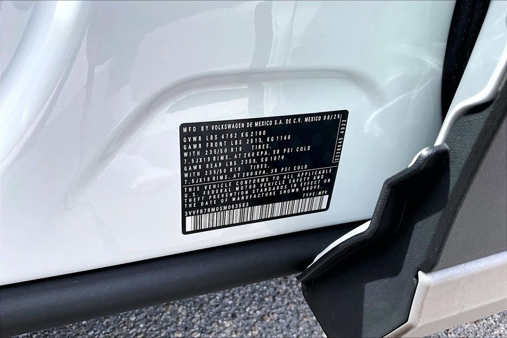 Certified 2025 Volkswagen Tiguan SE image 30