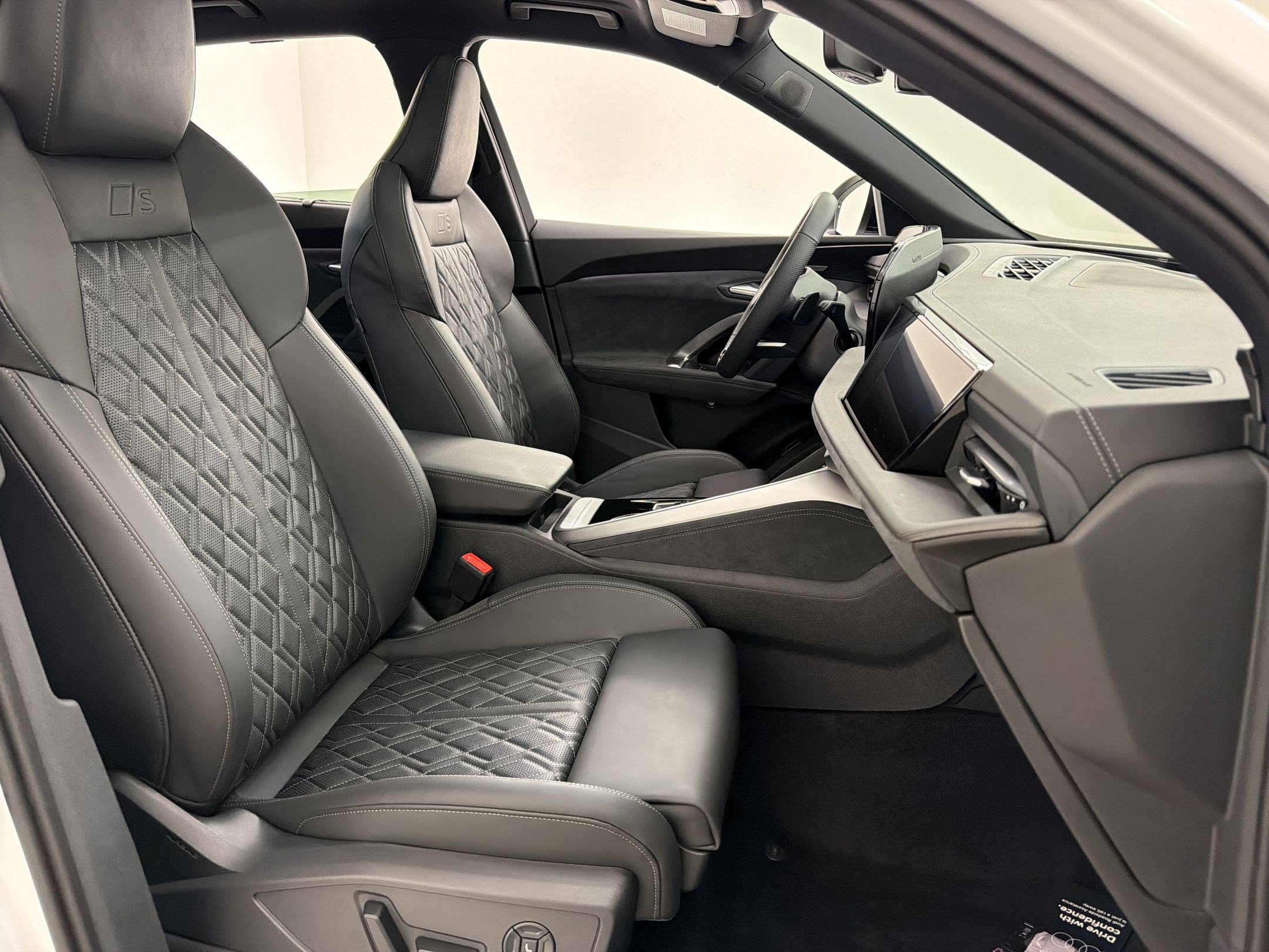New 2026 Audi SQ5 Prestige AWD/4WD image 24