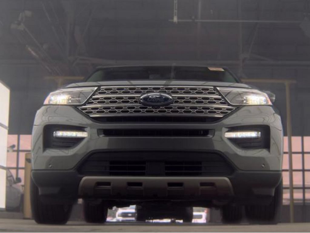 Used 2024 Ford Explorer Limited w/ Equipment Group 301A AWD/4WD image 4