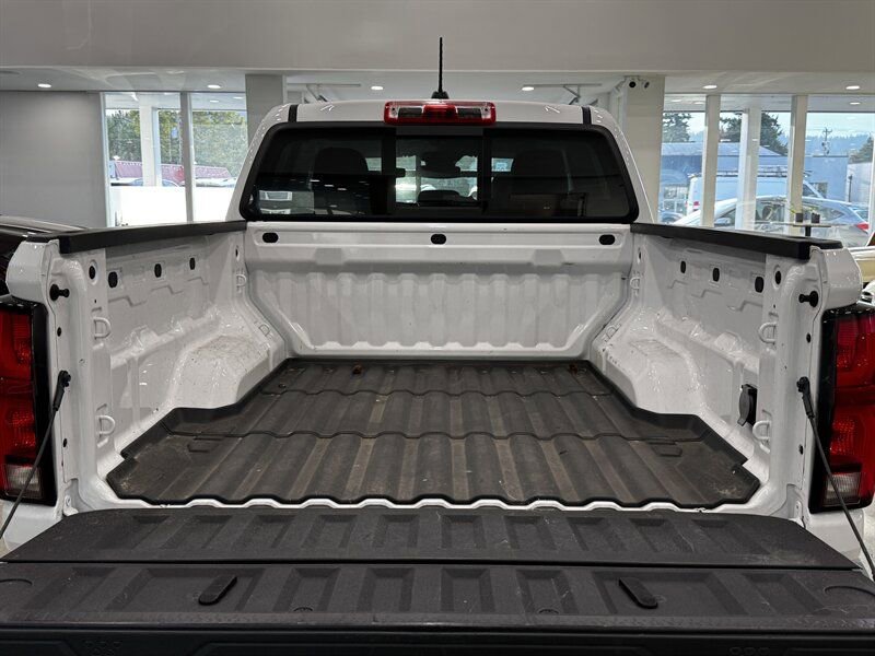 Used 2024 Chevrolet Colorado Z71 w/ Z71 Convenience Package 2 image 31