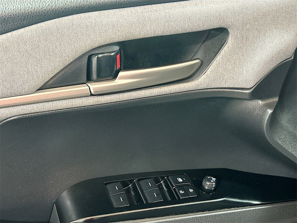 Used 2025 Toyota Camry LE w/ Convenience Package image 15