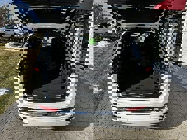 Used 2025 Jeep Grand Cherokee L Overland w/ Advanced Protech Group III image 8