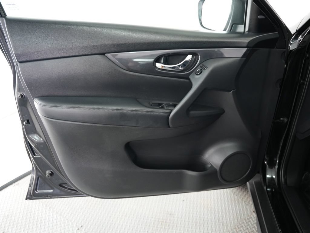 Used 2020 Nissan Rogue SV FWD image 37