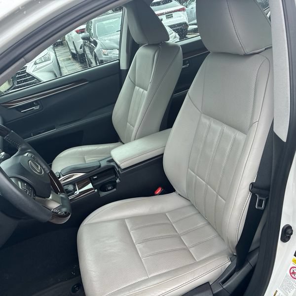 Used 2017 Lexus ES 350 w/ Luxury Package FWD image 4