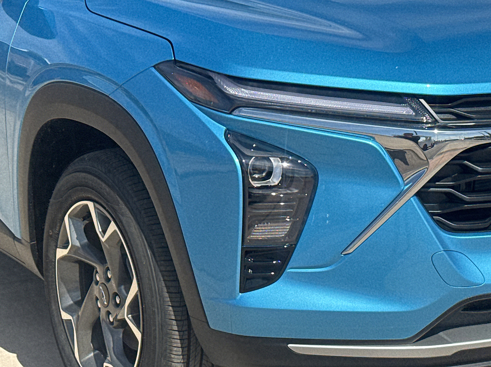 New 2026 Chevrolet Trax LT w/ LPO, Blackout Package FWD image 8