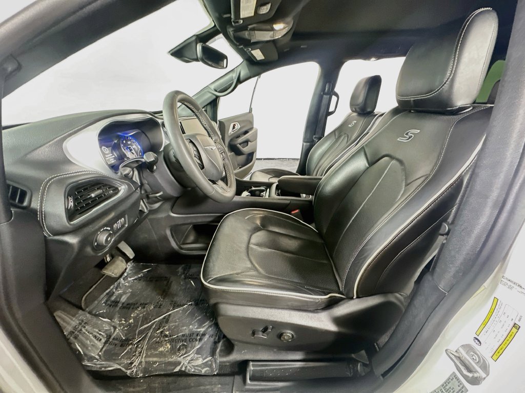 Used 2025 Chrysler Pacifica Limited FWD image 17