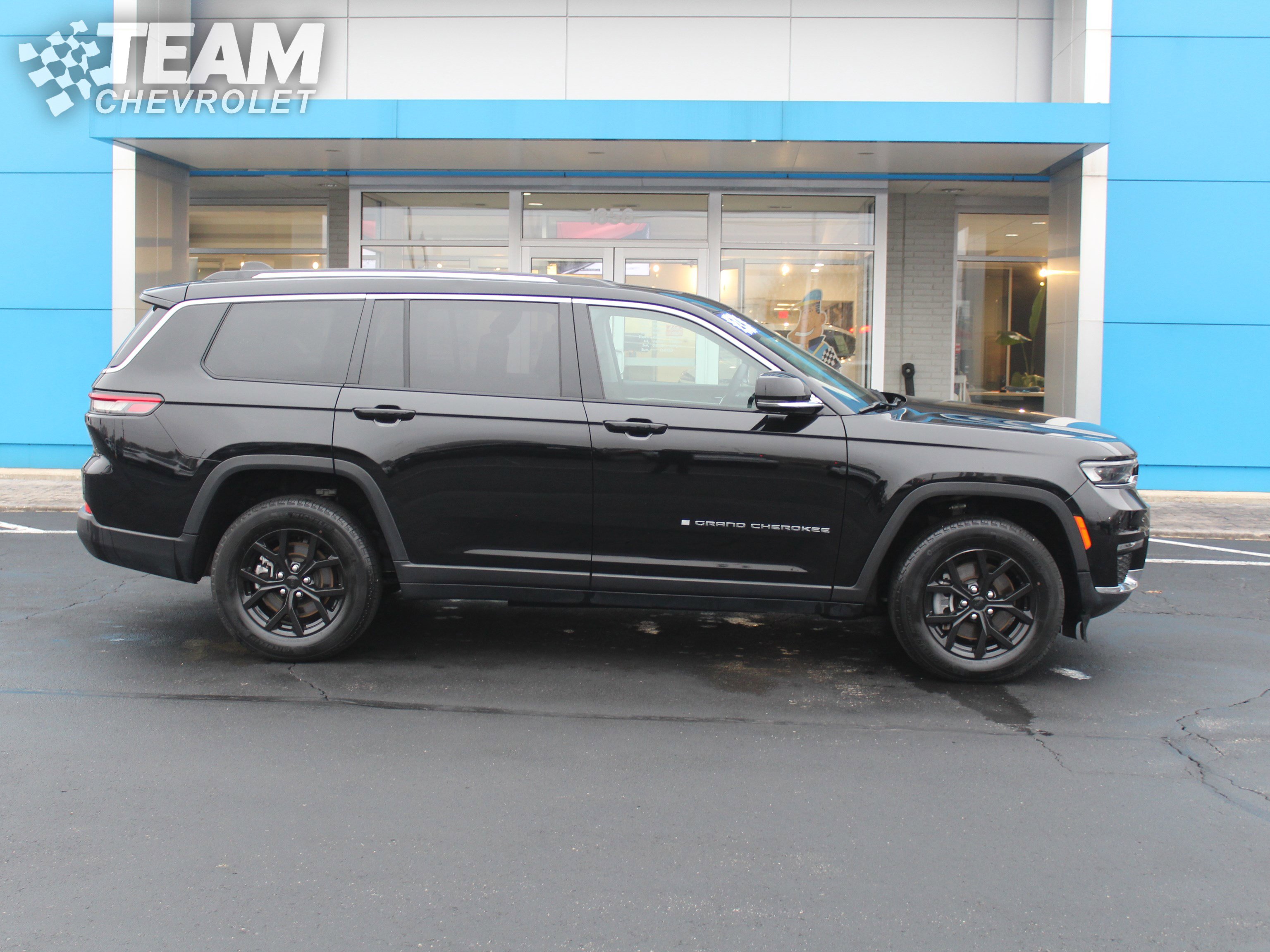Used 2024 Jeep Grand Cherokee L Limited image 3