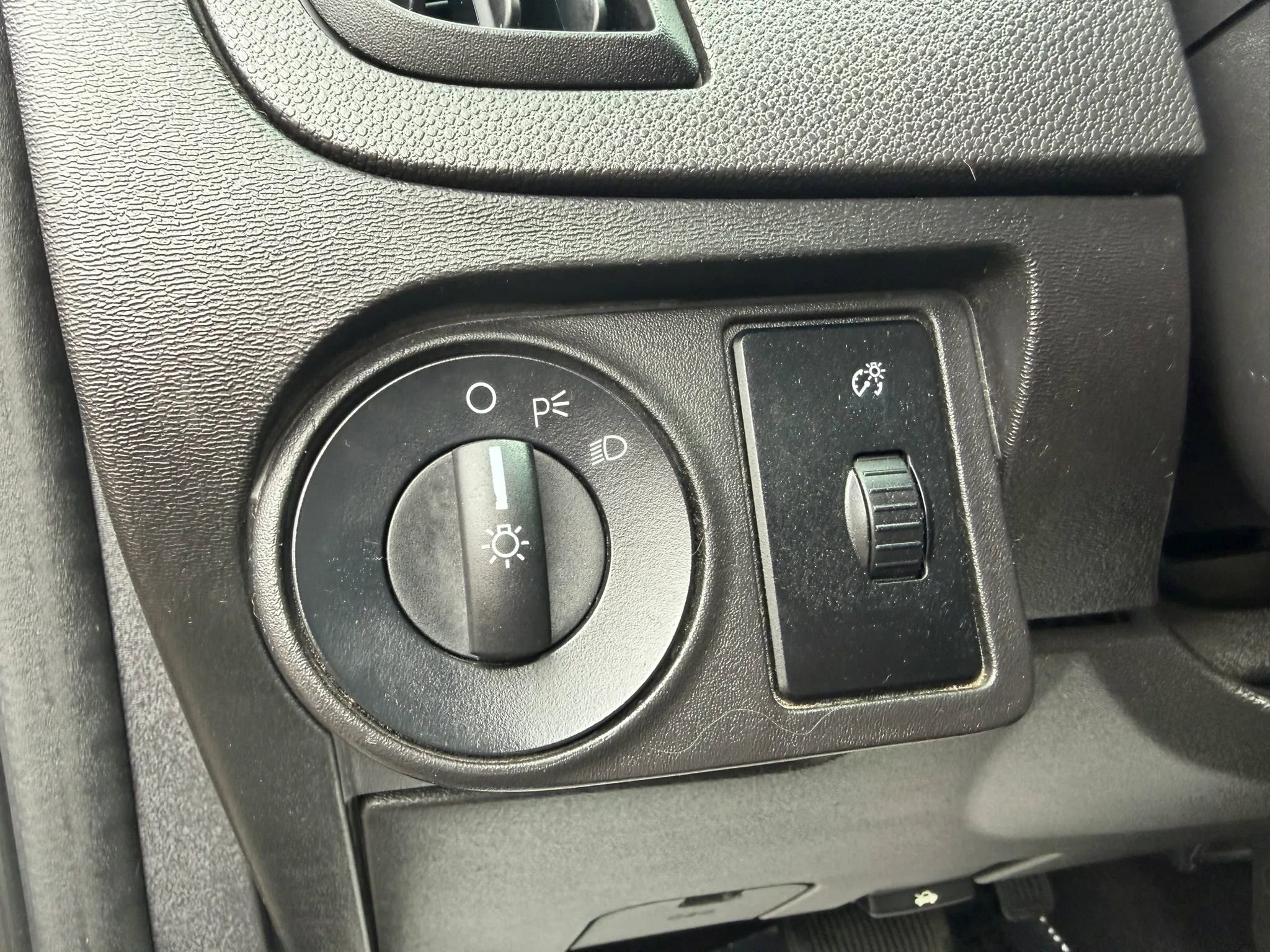 Used 2009 Ford Focus SE image 26