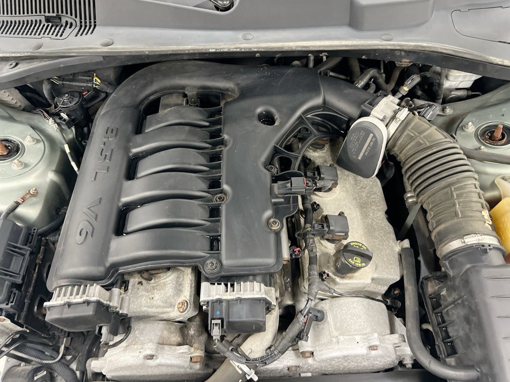 Used 2005 Chrysler 300 Touring RWD image 23
