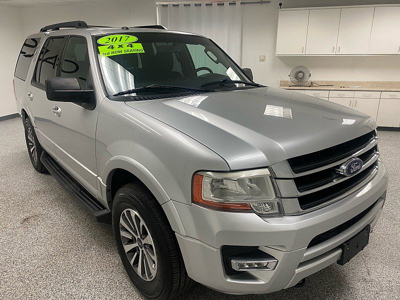 Used 2017 Ford Expedition XLT image 3