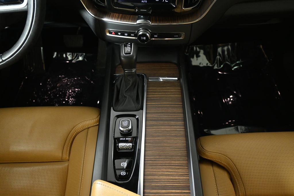 Used 2021 Volvo XC60 T5 Inscription w/ Climate Package image 24