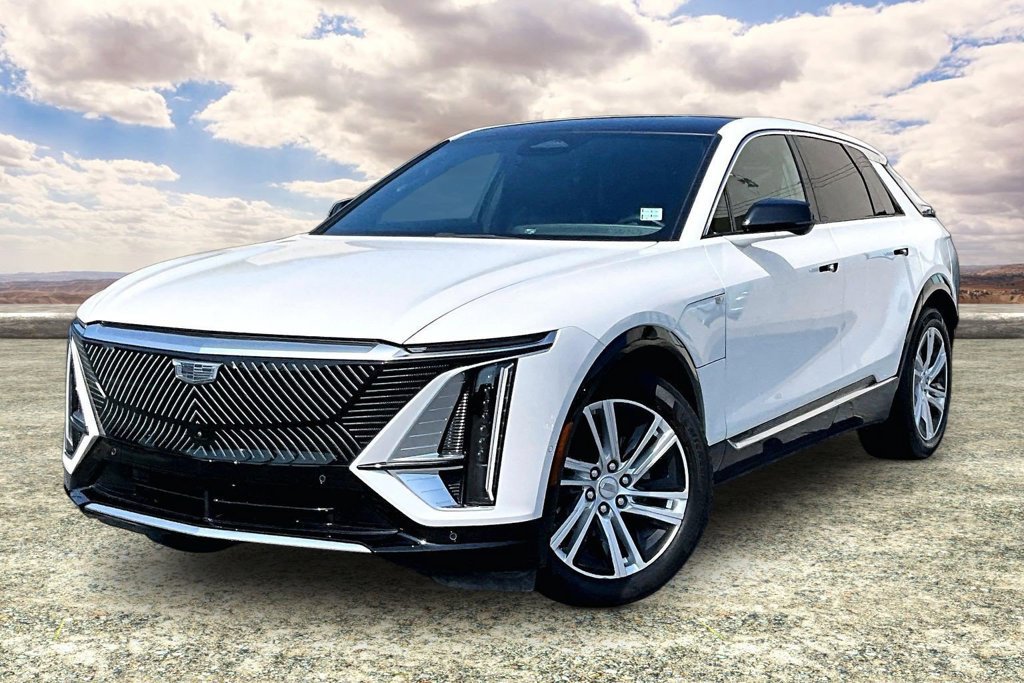 Certified 2024 Cadillac Lyriq Tech w/ Driver Assist Package AWD/4WD image 3