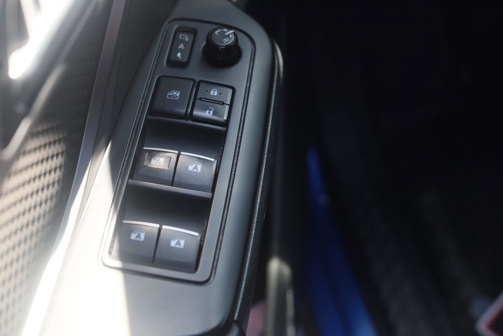 Used 2018 Toyota C-HR XLE FWD image 16