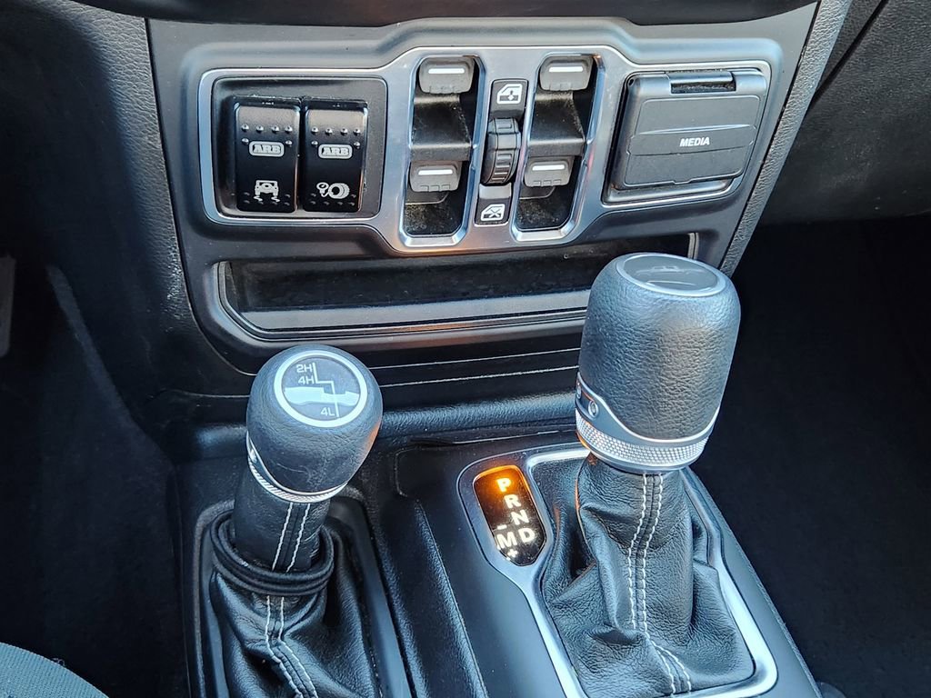 Used 2021 Jeep Gladiator Overland w/ Cold Weather Group image 21