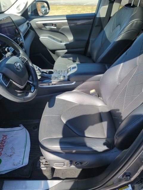 Used 2023 Toyota Highlander Platinum image 6