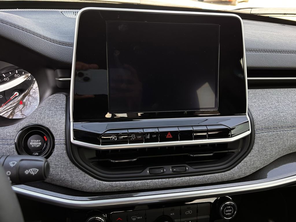 Used 2025 Jeep Compass Latitude image 21