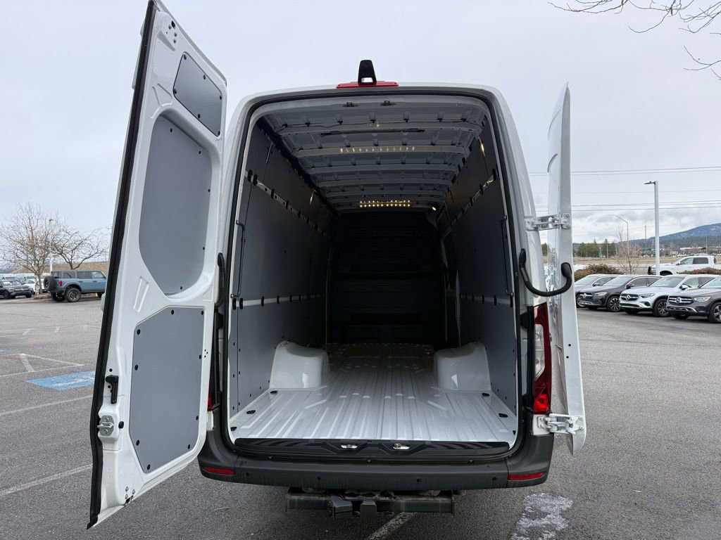 New 2025 Mercedes-Benz Sprinter 4500 image 9