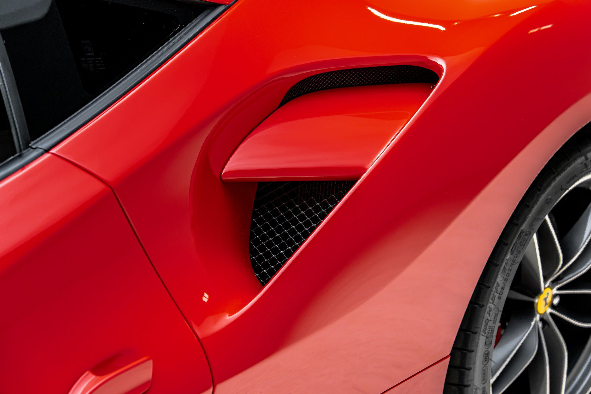 Used 2018 Ferrari 488 GTB RWD image 25