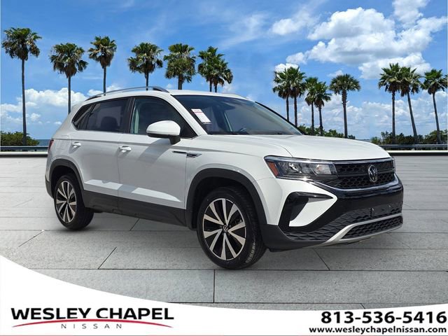 Used 2024 Volkswagen Taos SE image 1