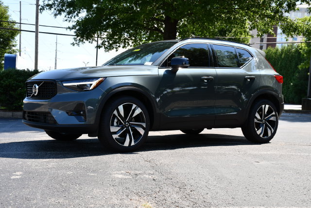 New 2026 Volvo XC40 B5 Plus w/ Climate Package AWD/4WD image 3