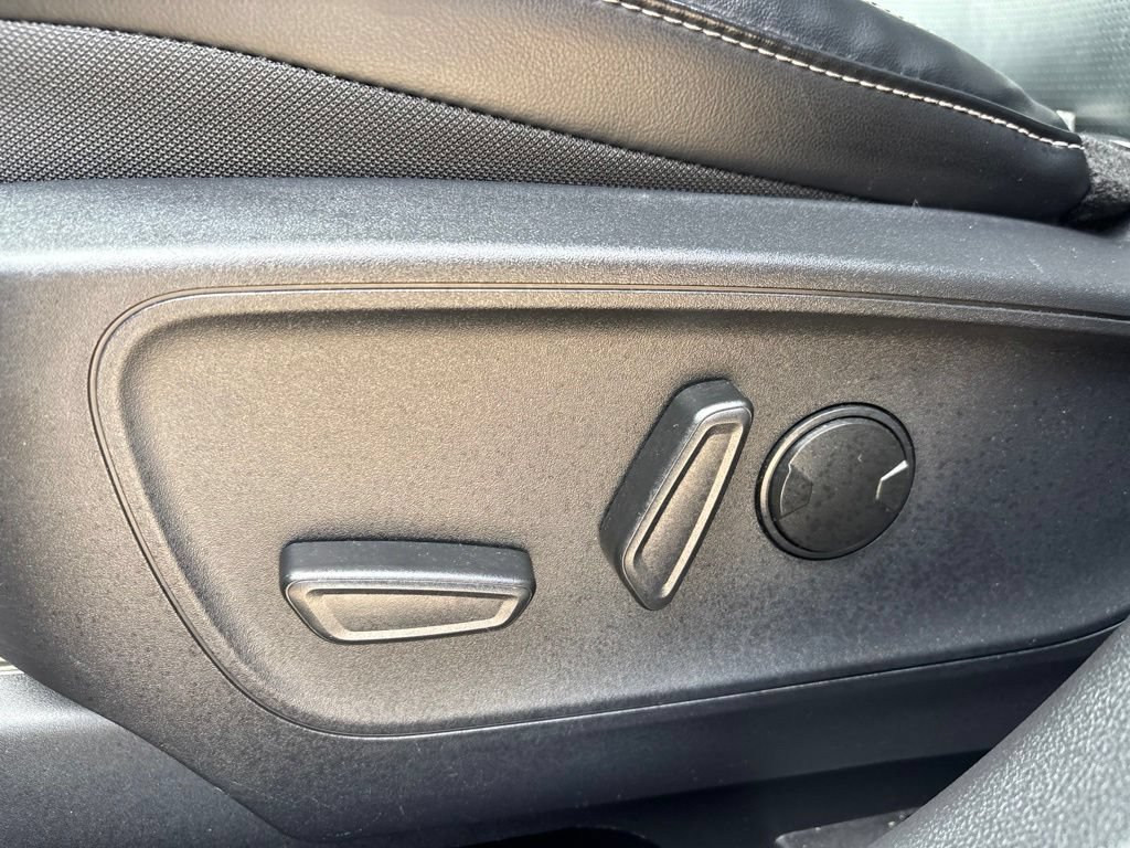 Used 2025 Ford Escape Platinum AWD/4WD image 12