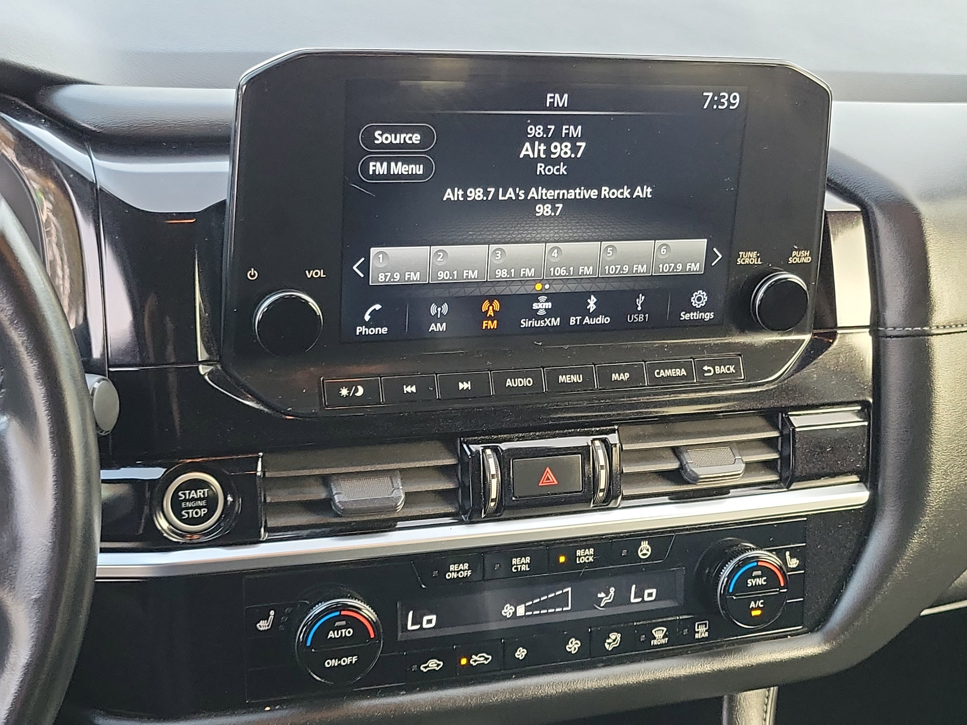 Used 2023 Nissan Pathfinder SL image 11