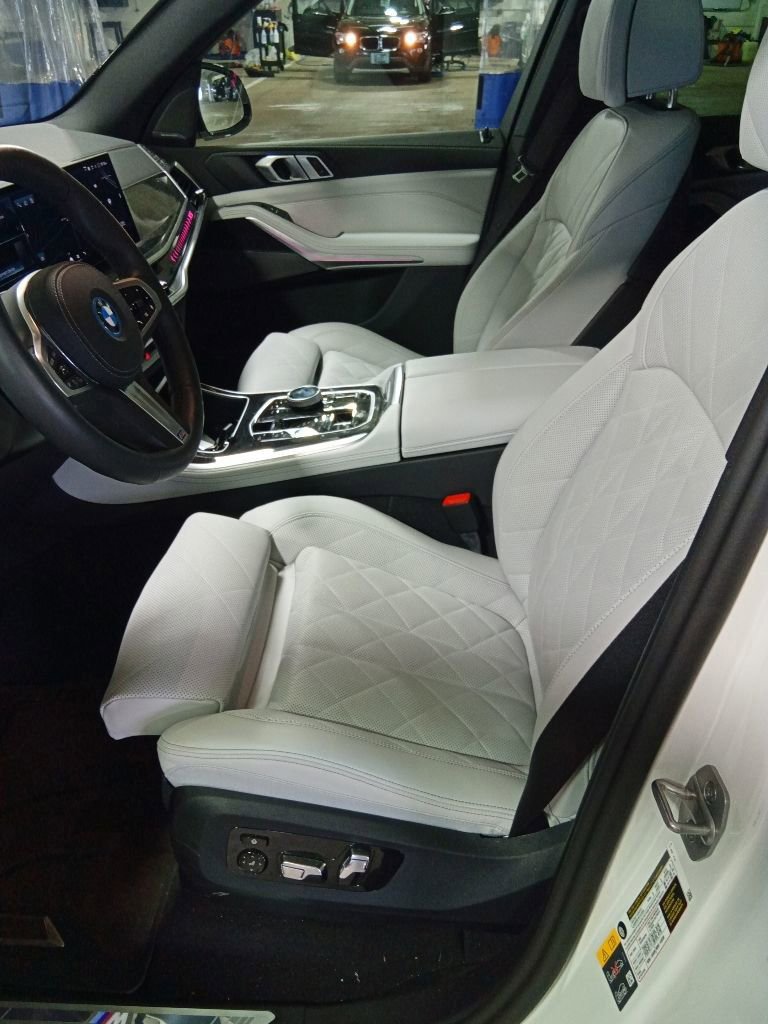Certified 2025 BMW X5 xDrive50e w/ Executive Package AWD/4WD image 9
