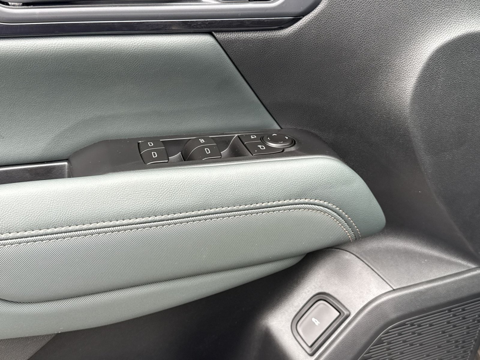 New 2026 GMC Terrain AT4 w/ Convenience Package III AWD/4WD image 15
