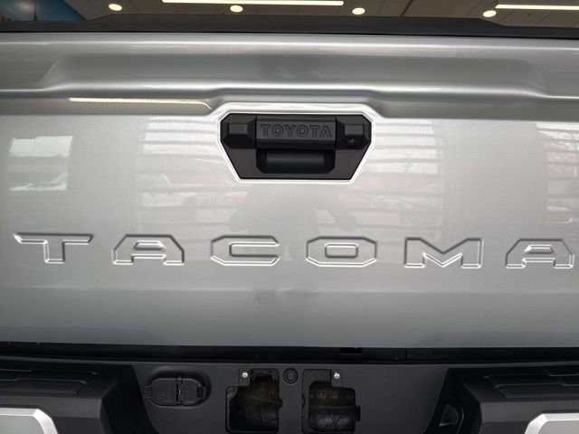 Used 2024 Toyota Tacoma TRD Off-Road image 17