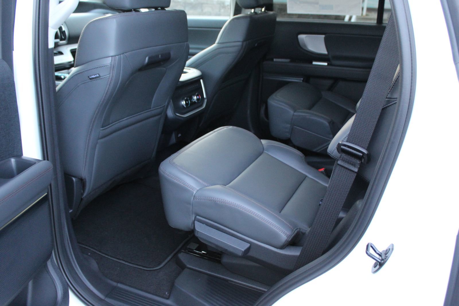 New 2025 Ford Expedition Active image 20