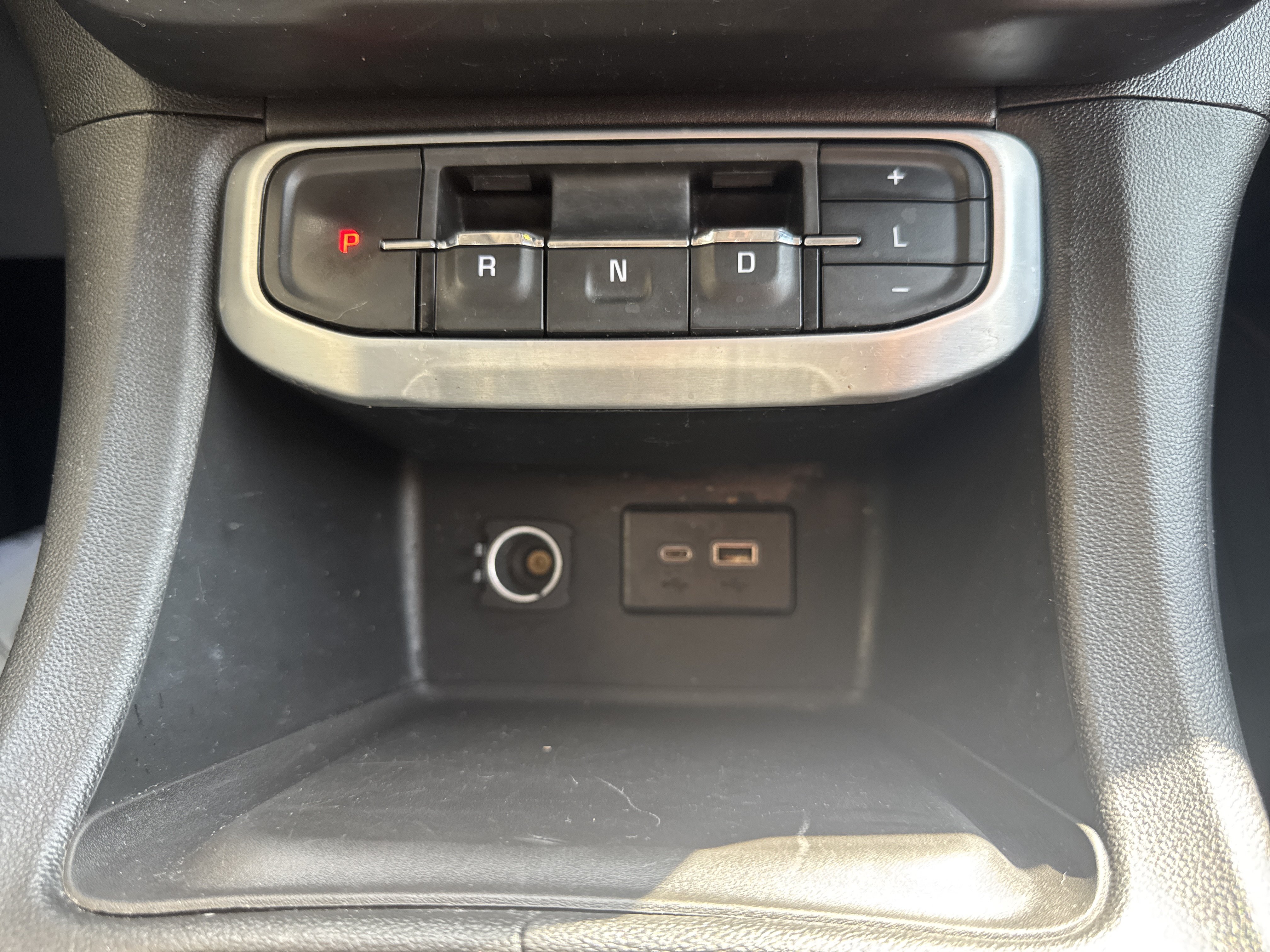 Used 2020 GMC Acadia SLE w/ Driver Convenience Package FWD image 16