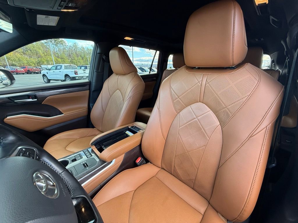 Used 2021 Toyota Highlander Platinum image 22