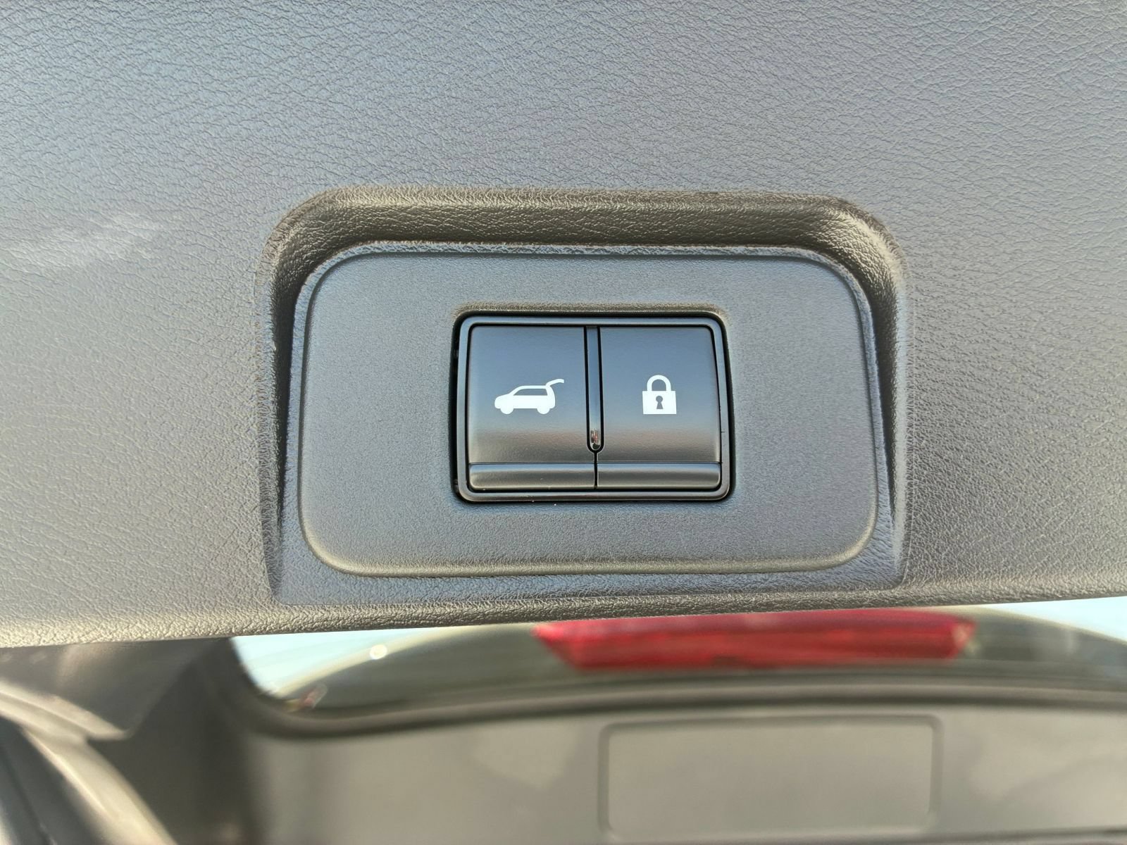 Used 2025 Nissan Rogue SV FWD image 22
