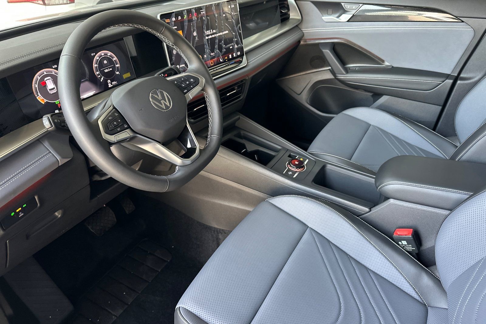 New 2026 Volkswagen Tiguan SE FWD image 8