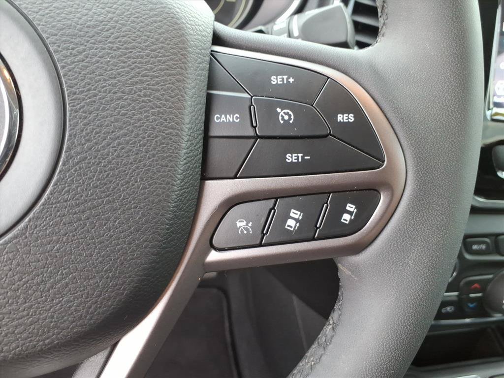 Used 2022 Jeep Cherokee Limited AWD/4WD image 26