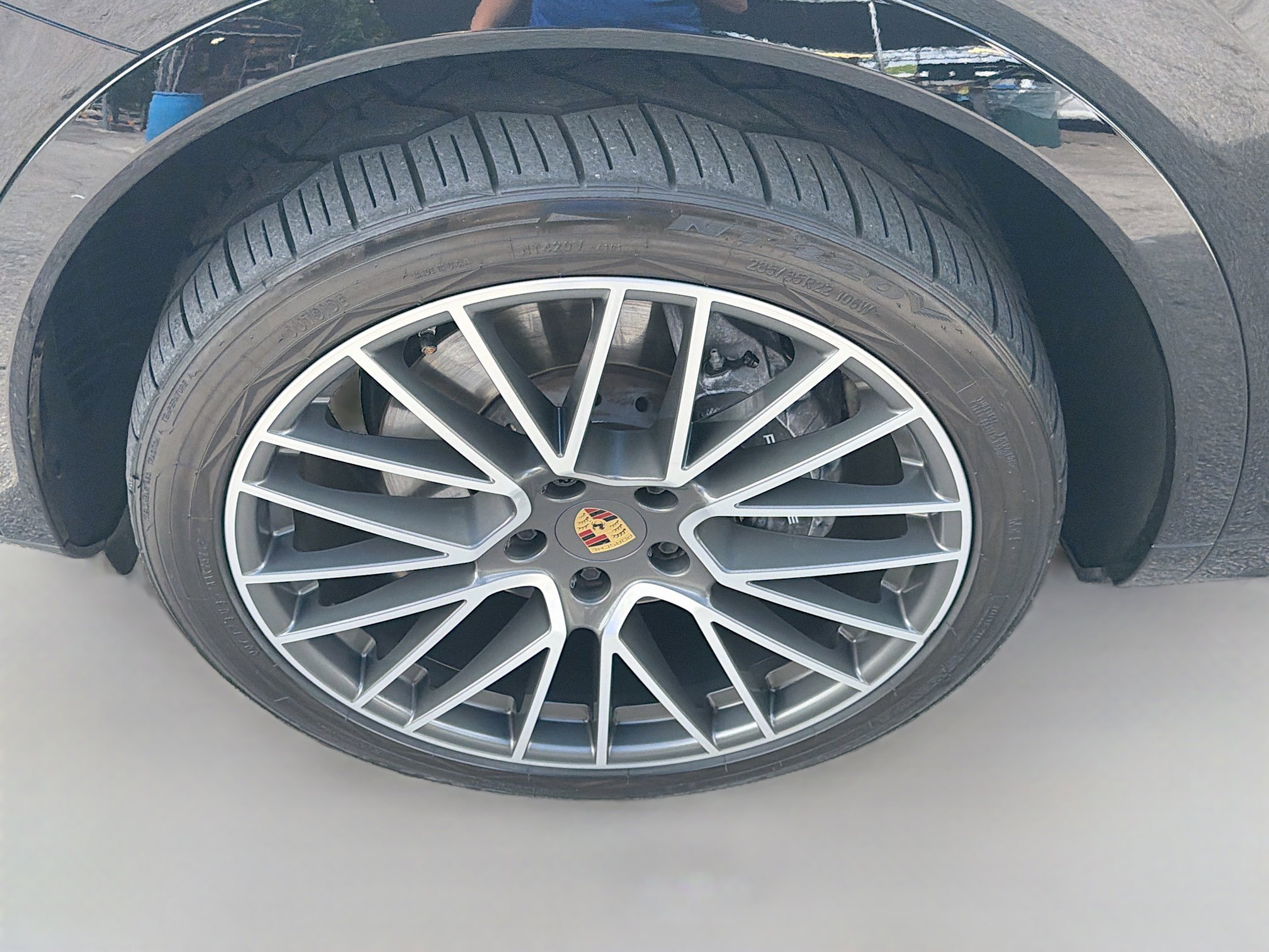 Used 2023 Porsche Cayenne Platinum Edition image 34