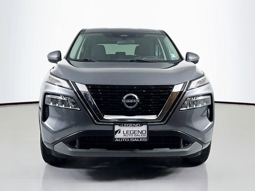 Used 2022 Nissan Rogue SV image 2