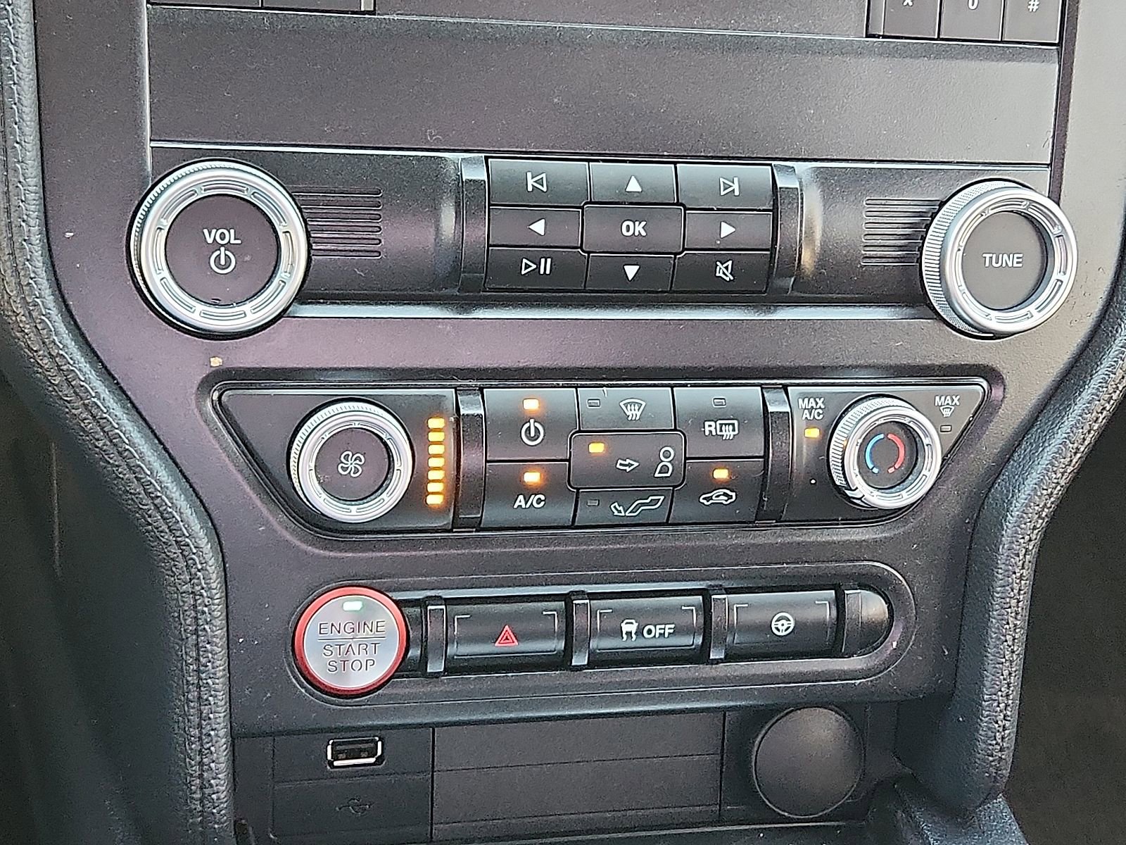 Used 2022 Ford Mustang EcoBoost image 11