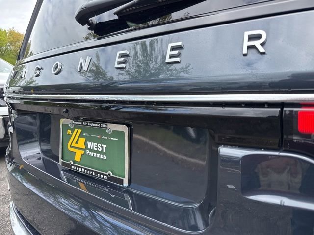 Used 2023 Jeep Wagoneer 4WD w/ Premium Group I image 13