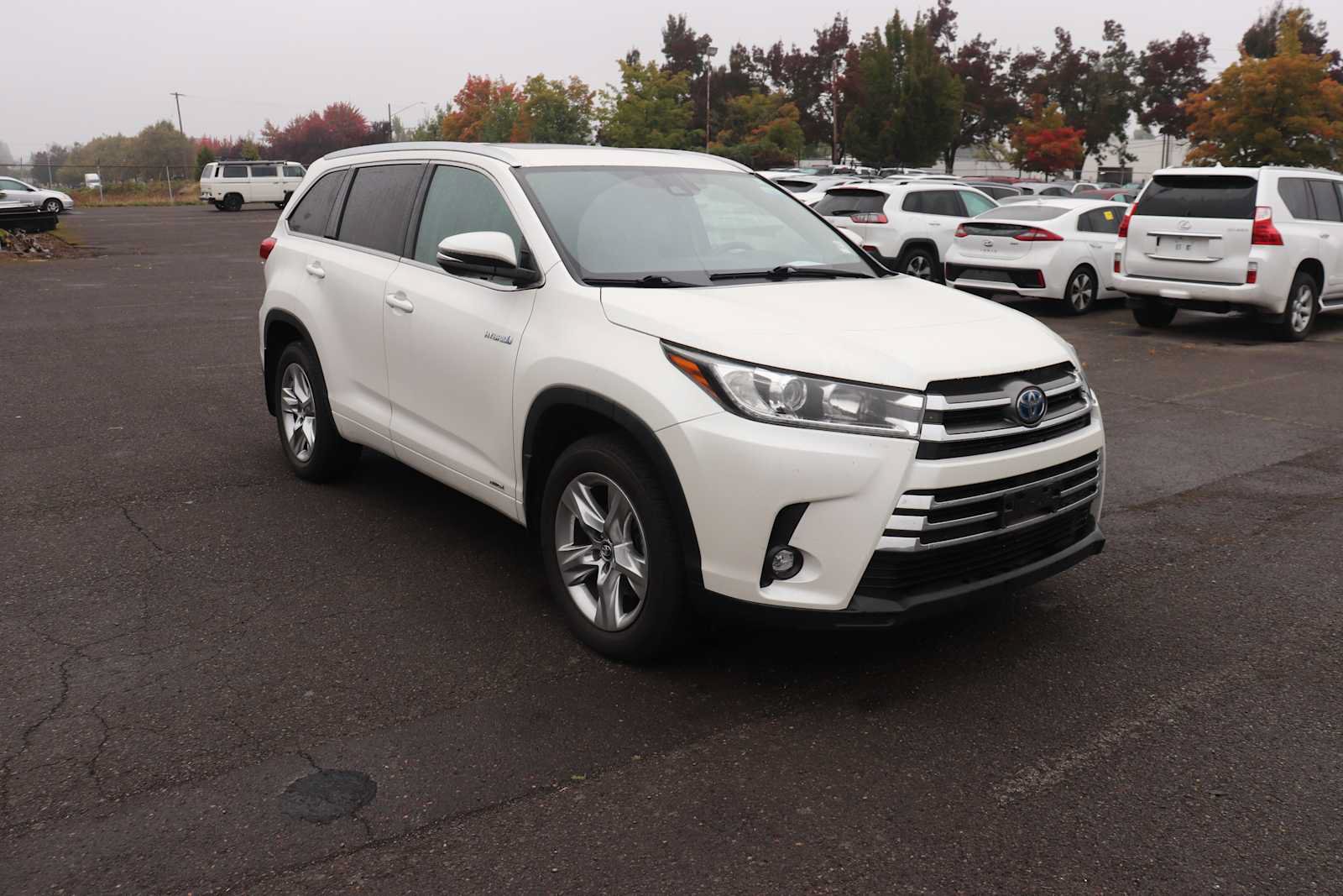 Used 2019 Toyota Highlander Limited AWD/4WD image 3
