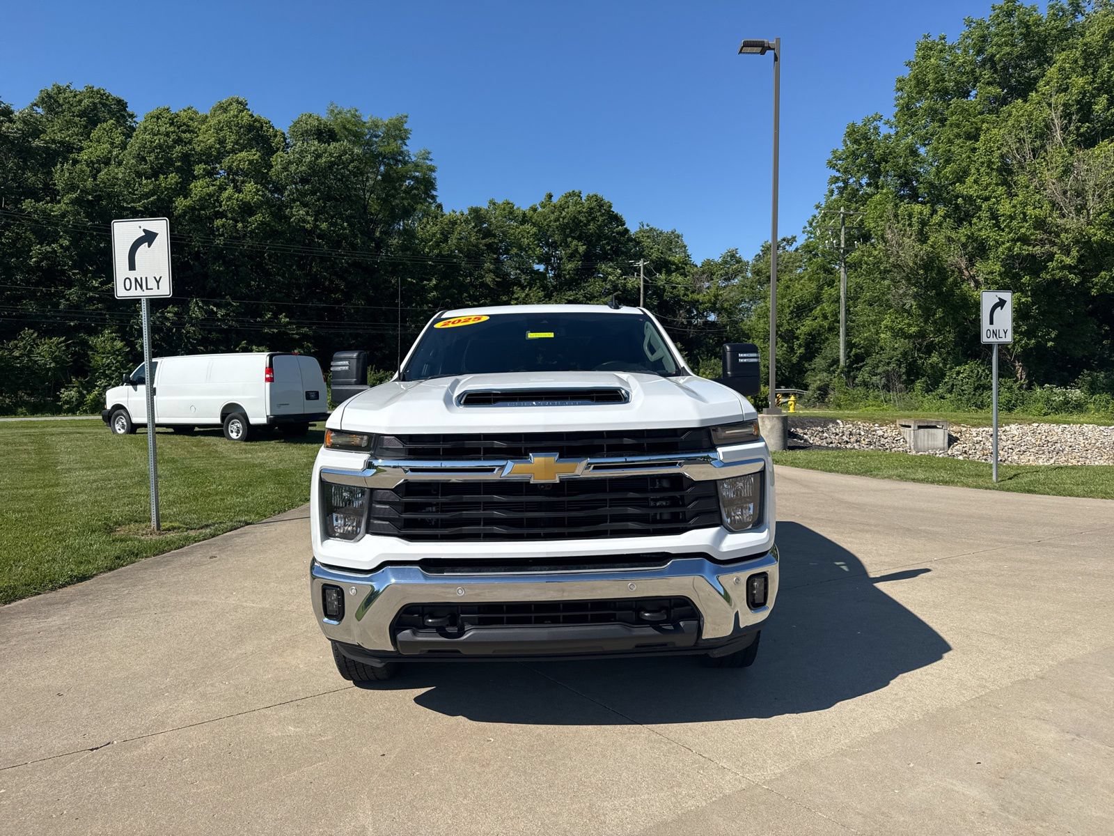Used 2025 Chevrolet Silverado 2500 LT w/ Safety Package AWD/4WD image 2