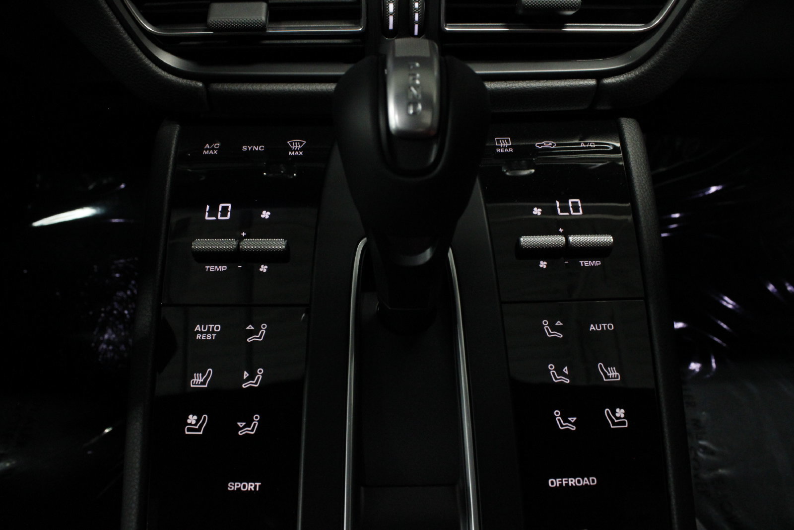 New 2026 Porsche Macan AWD/4WD image 32