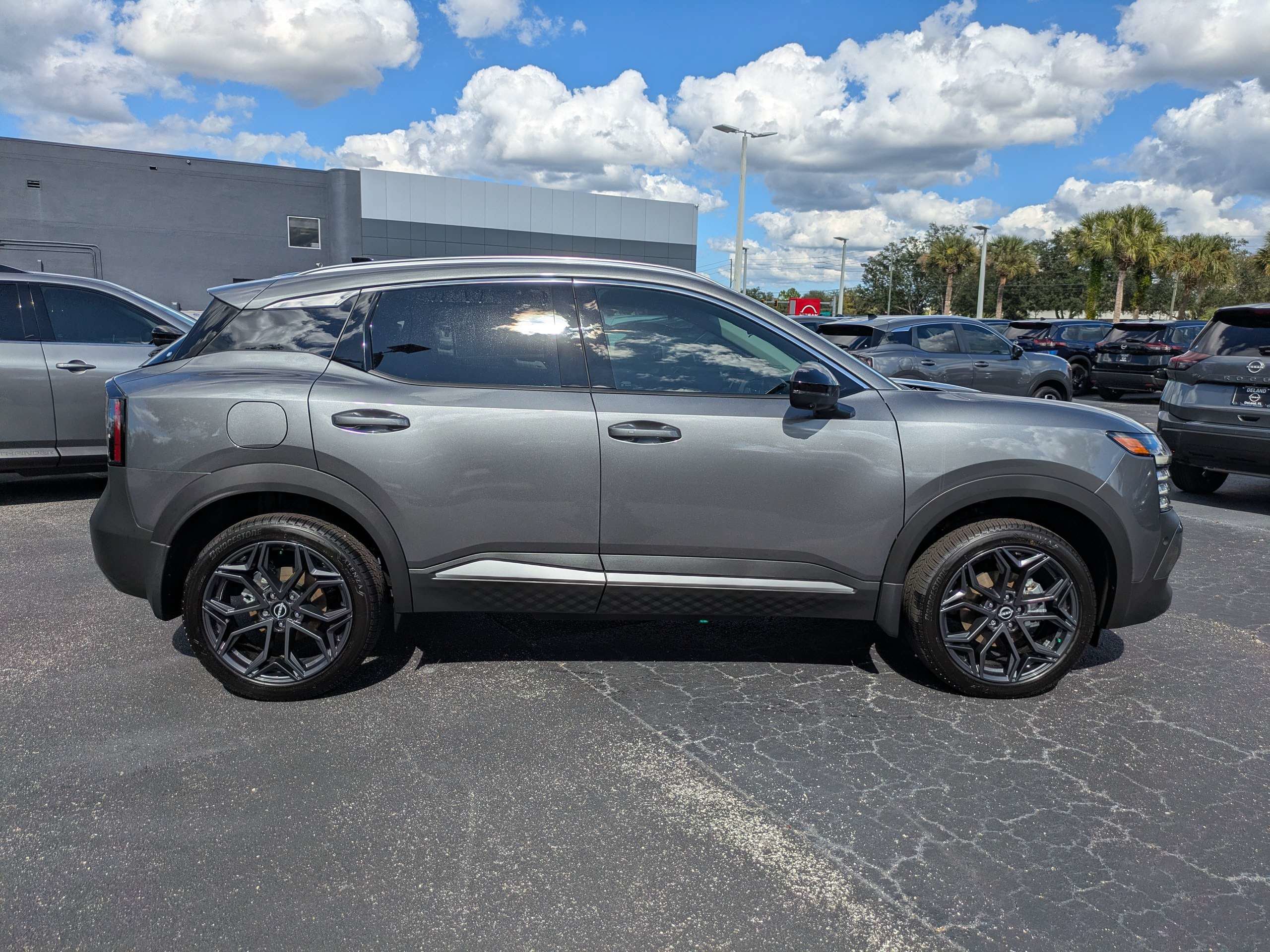 New 2027 Nissan Kicks SR FWD image 3