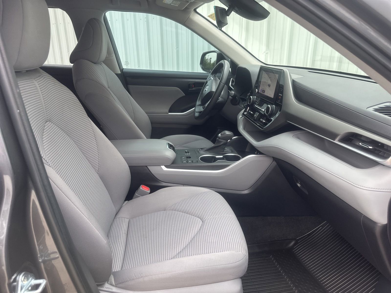 Used 2023 Toyota Highlander LE image 17
