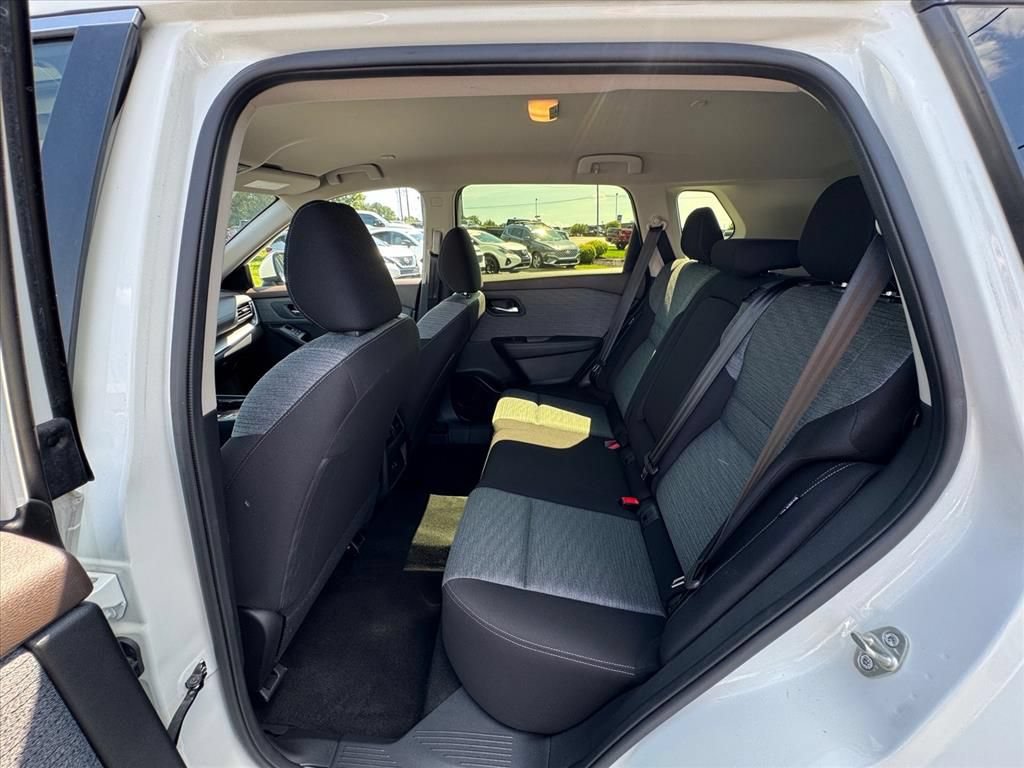 Certified 2023 Nissan Rogue SV FWD image 11