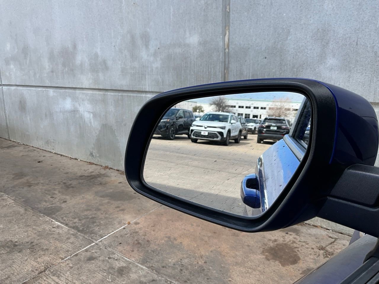 Used 2025 Hyundai Venue SEL image 19