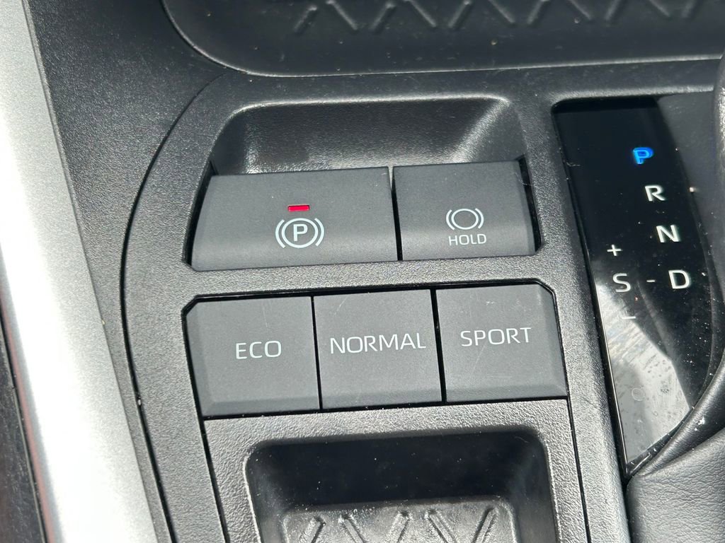 Certified 2025 Toyota RAV4 XLE FWD image 27