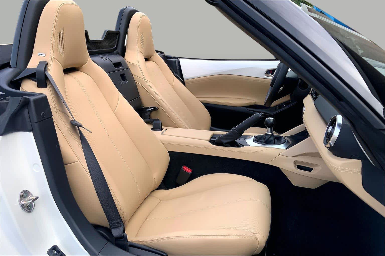 Used 2024 MAZDA MX-5 Miata Grand Touring w/ Appearance Package RWD image 8