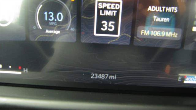 Certified 2025 Jeep Wagoneer L Series III w/ Premium Group I AWD/4WD image 15