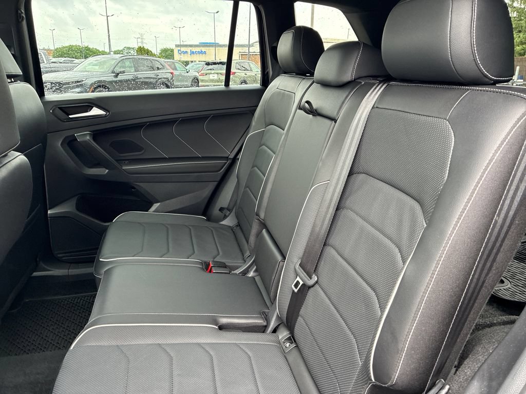 Used 2024 Volkswagen Tiguan SEL R-Line AWD/4WD image 18